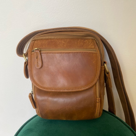 DISTRESSED UNISEX LEATHER CROSSBODY BAG BY ROMA LEATHERS - Picture 2 of 8